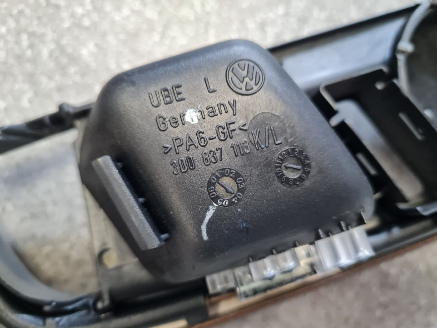 Durvju apdares uzlika priekš VW PHAETON 2005 4 Durvju apdares uzlika priekš VW PHAETON 2005