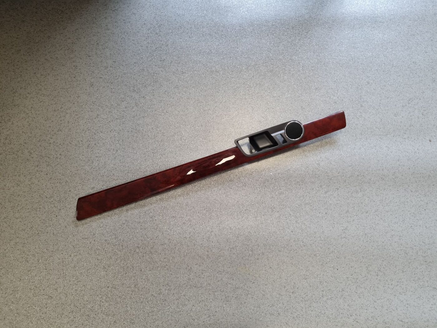 Durvju apdares uzlika priekš VW PHAETON 2005 1 Durvju apdares uzlika priekš VW PHAETON 2005