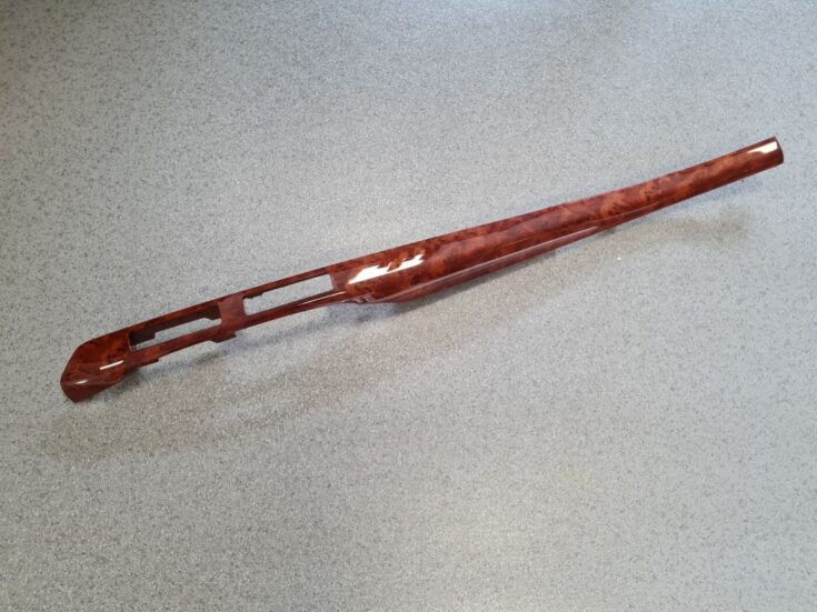 Mērinstrumentu paneļa dekoratīvā uzlika priekš TOYOTA AVENSIS 2004