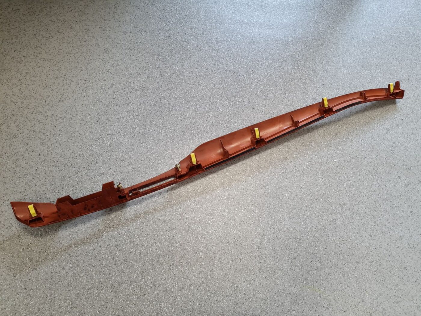 Mērinstrumentu paneļa dekoratīvā uzlika priekš TOYOTA AVENSIS 2004 7 Mērinstrumentu paneļa dekoratīvā uzlika priekš TOYOTA AVENSIS 2004