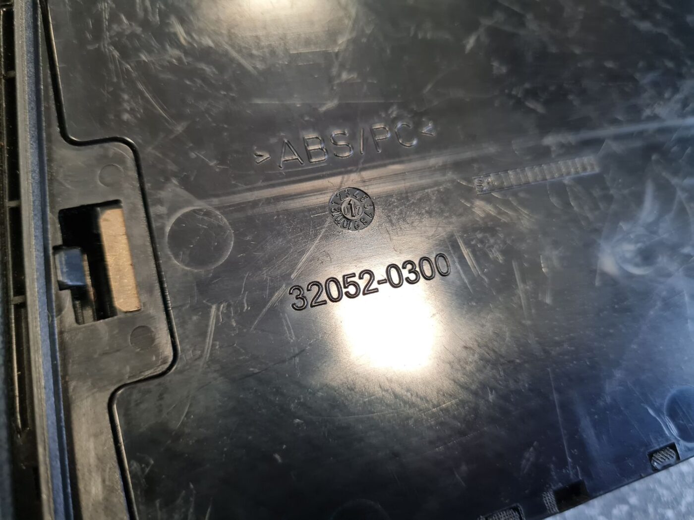 Krūzes turētājs priekš BMW 525D E61 2007 TOURING BLACK 4 Krūzes turētājs priekš BMW 525D E61 2007 TOURING BLACK