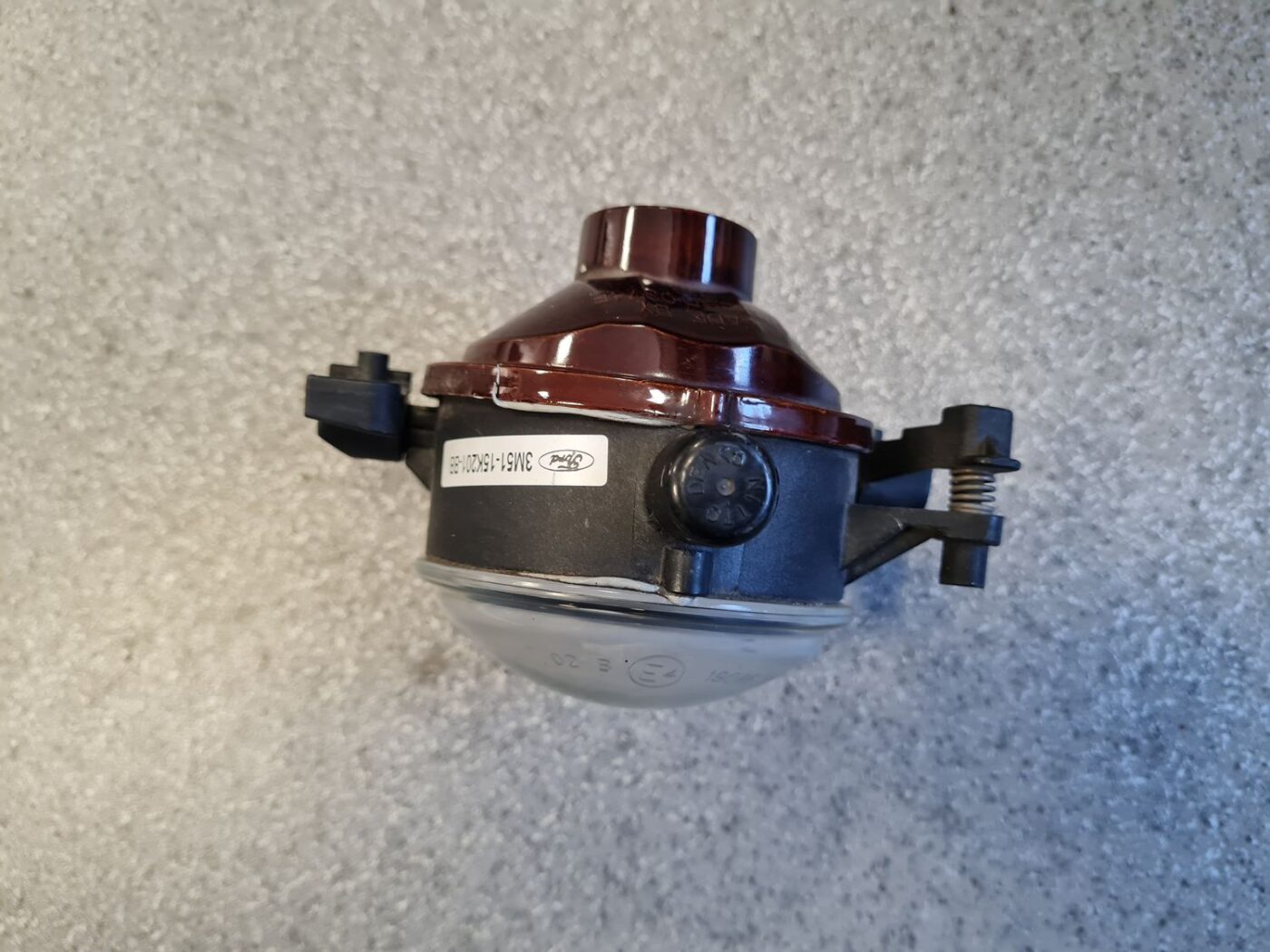 Miglas lukturis priekšā labajā pusē priekš FORD KUGA 2008-2013 5 Miglas lukturis priekšā labajā pusē priekš FORD KUGA 2008-2013