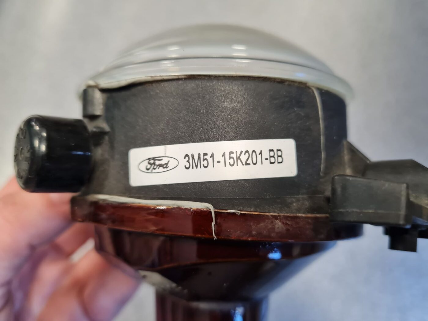 Miglas lukturis priekšā labajā pusē priekš FORD KUGA 2008-2013 3 Miglas lukturis priekšā labajā pusē priekš FORD KUGA 2008-2013