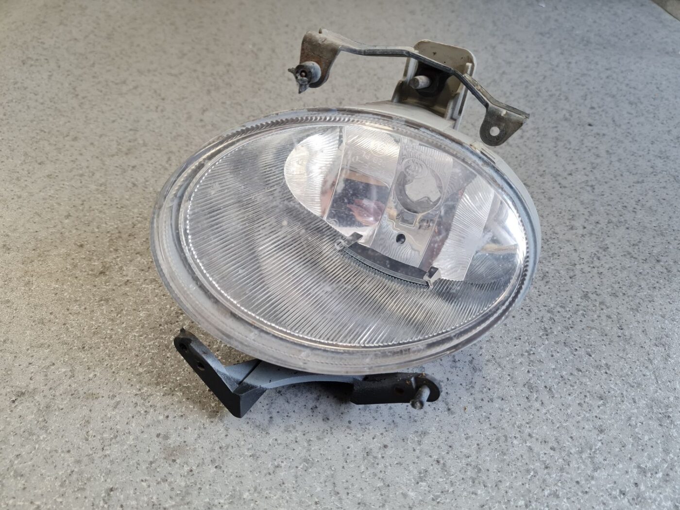 Miglas lukturis priekšā labajā pusē priekš Hyundai Santa Fe 2006-2012 2 Miglas lukturis priekšā labajā pusē priekš Hyundai Santa Fe 2006-2012