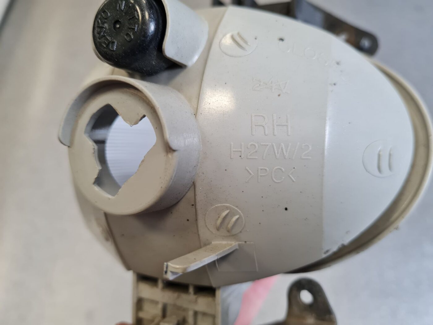 Miglas lukturis priekšā labajā pusē priekš Hyundai Santa Fe 2006-2012 5 Miglas lukturis priekšā labajā pusē priekš Hyundai Santa Fe 2006-2012