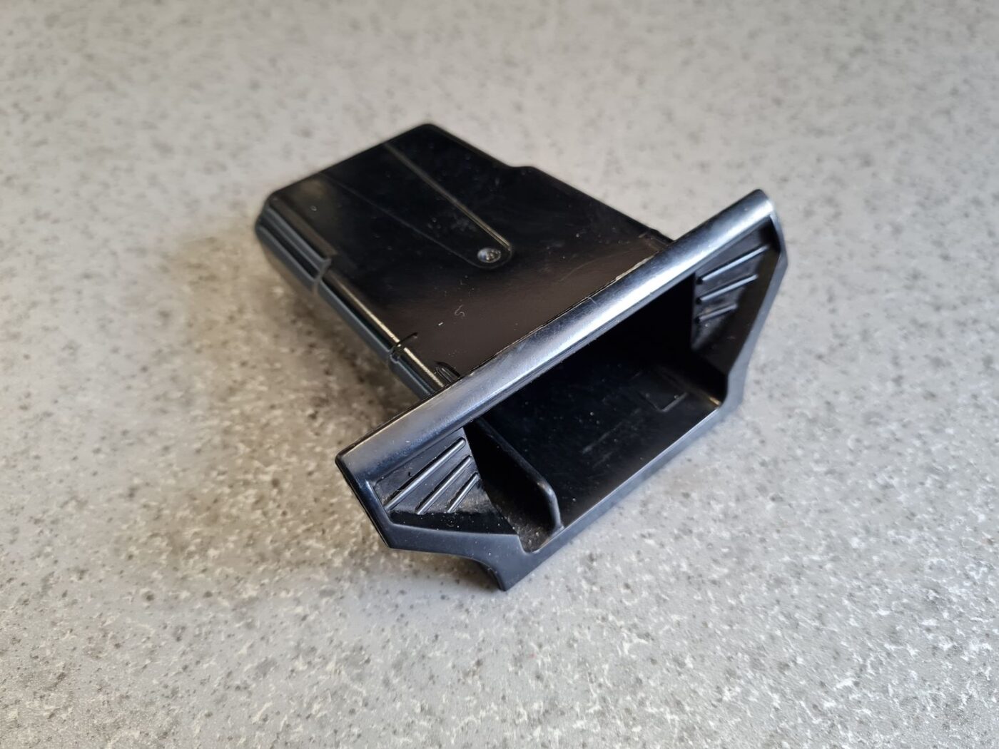 Pelnu trauks priekš OPEL ASTRA H 2006 2 Pelnu trauks priekš OPEL ASTRA H 2006