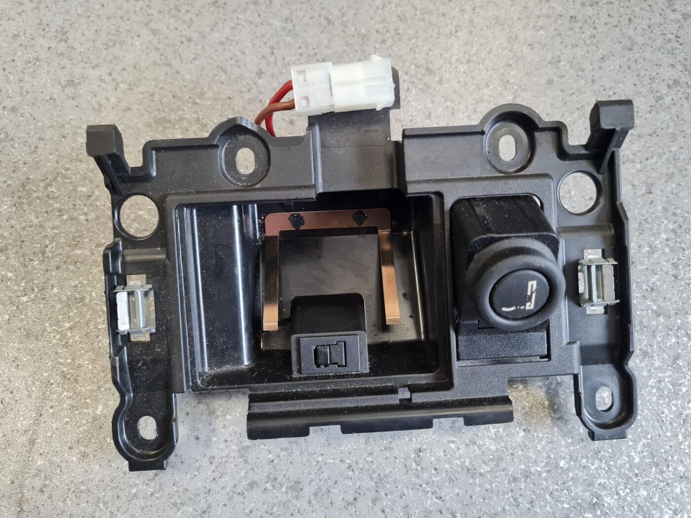 Pelnu trauks priekš BMW 525 E60 2006 OLIVE 2 Pelnu trauks priekš BMW 525 E60 2006 OLIVE