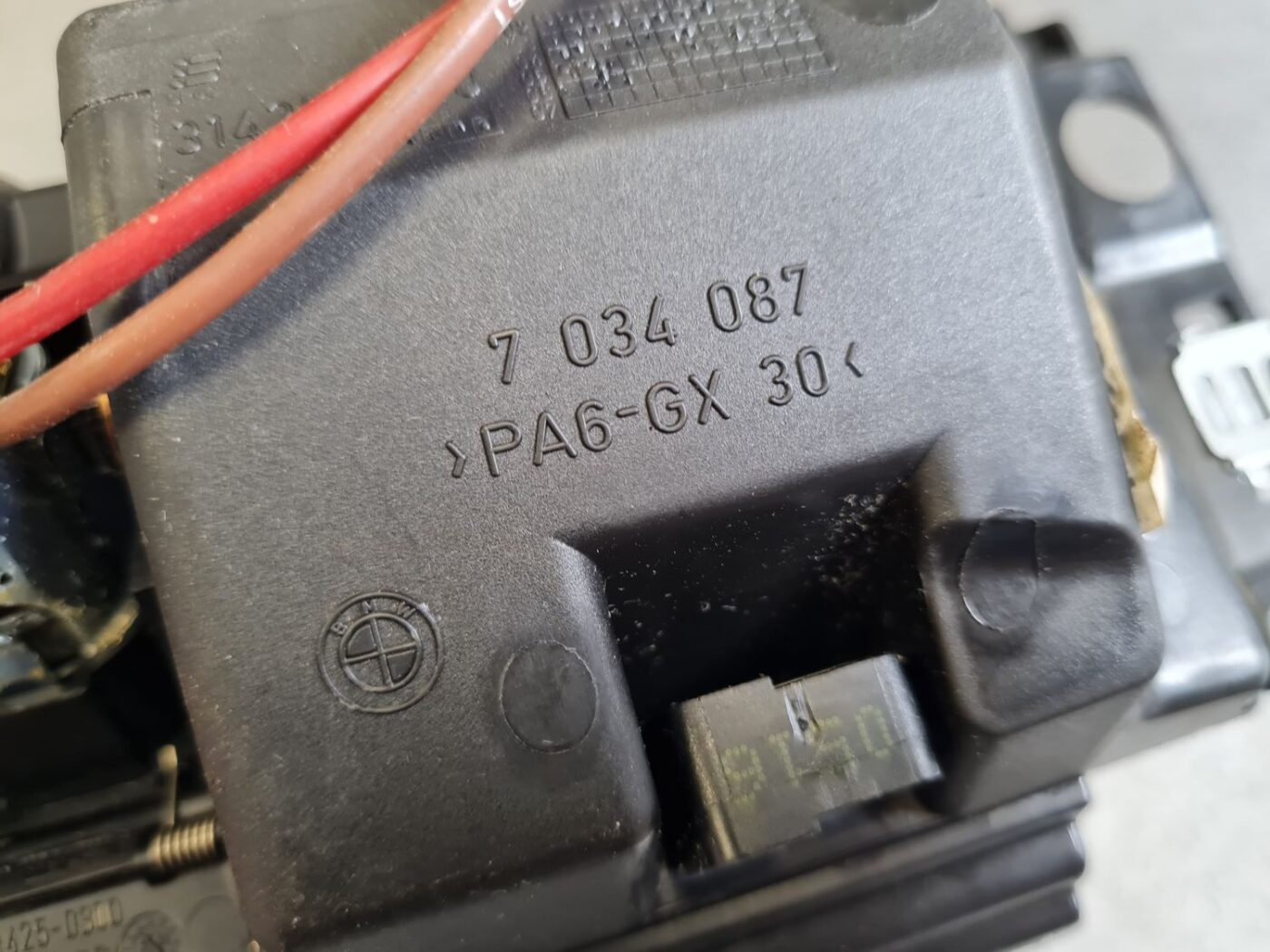 Pelnu trauks priekš BMW 525 E60 2006 OLIVE 5 Pelnu trauks priekš BMW 525 E60 2006 OLIVE