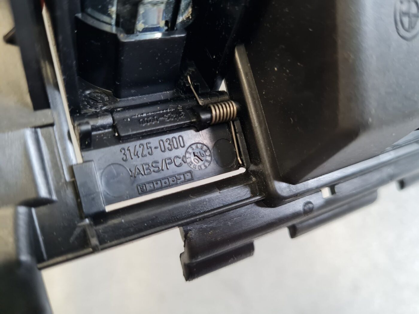 Pelnu trauks priekš BMW 525 E60 2006 OLIVE 4 Pelnu trauks priekš BMW 525 E60 2006 OLIVE