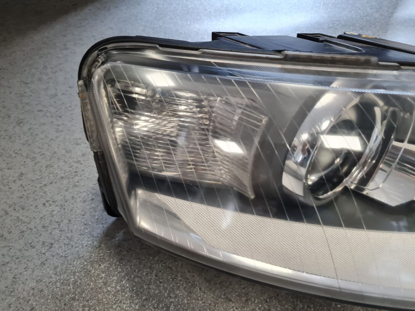 Priekšējais labais lukturis priekš AUDI A6 AVANT 2006 2 Priekšējais labais lukturis priekš AUDI A6 AVANT 2006