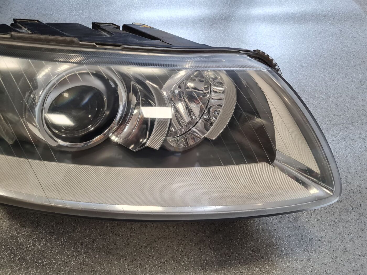 Priekšējais labais lukturis priekš AUDI A6 AVANT 2006 13 Priekšējais labais lukturis priekš AUDI A6 AVANT 2006