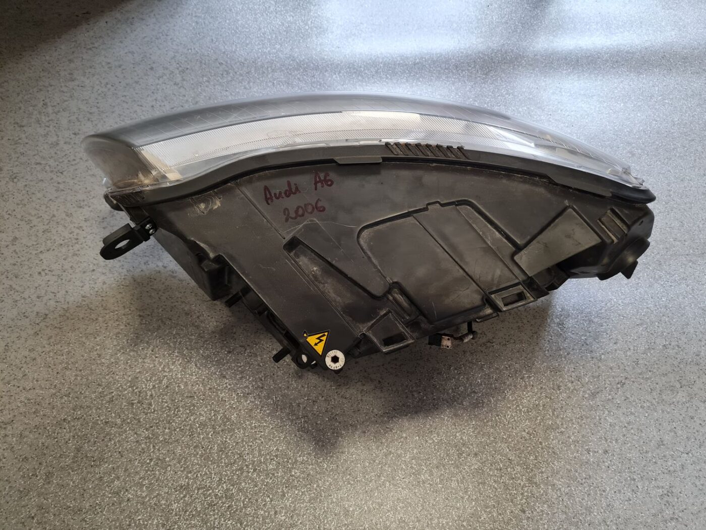 Priekšējais labais lukturis priekš AUDI A6 AVANT 2006 12 Priekšējais labais lukturis priekš AUDI A6 AVANT 2006