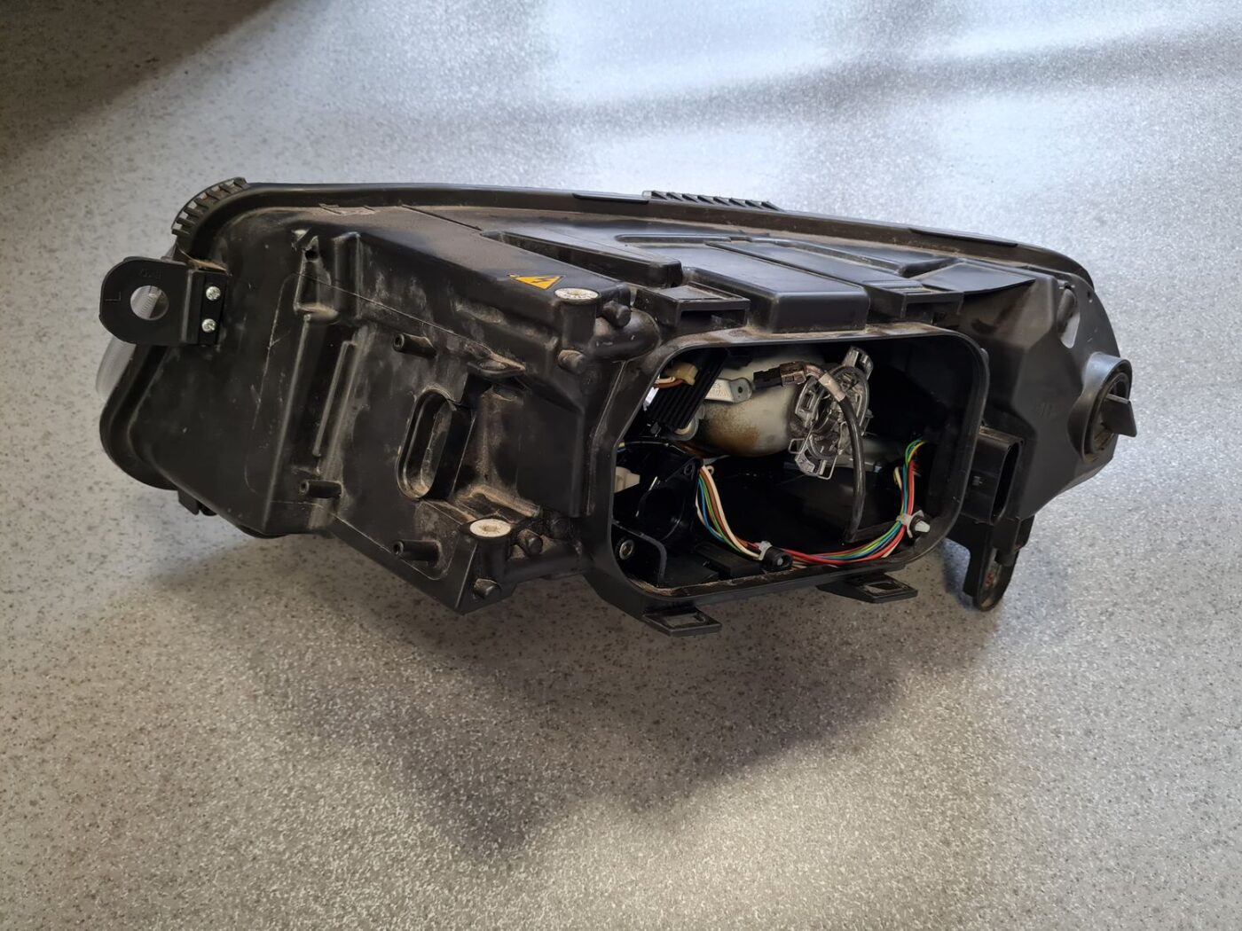 Priekšējais labais lukturis priekš AUDI A6 AVANT 2006 11 Priekšējais labais lukturis priekš AUDI A6 AVANT 2006