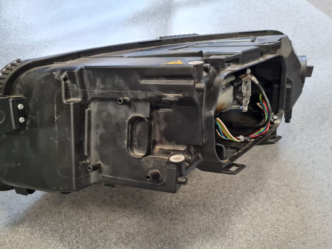 Priekšējais labais lukturis priekš AUDI A6 AVANT 2006 9 Priekšējais labais lukturis priekš AUDI A6 AVANT 2006