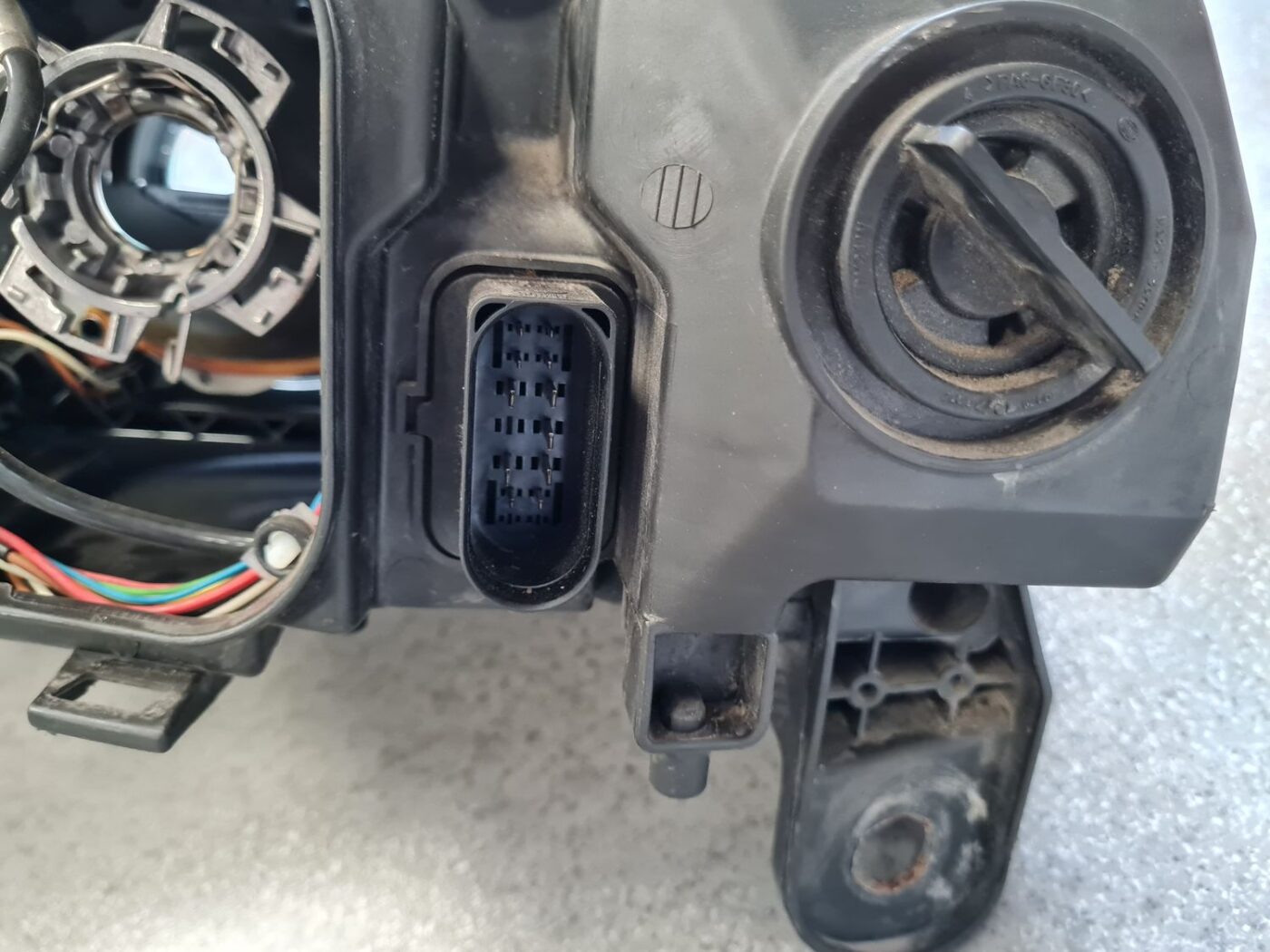 Priekšējais labais lukturis priekš AUDI A6 AVANT 2006 7 Priekšējais labais lukturis priekš AUDI A6 AVANT 2006