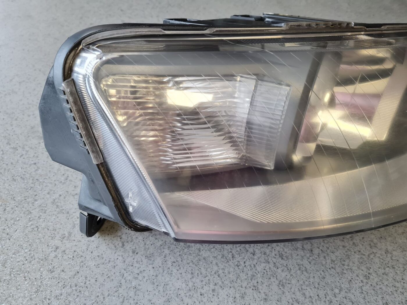 Priekšējais labais lukturis priekš AUDI A6 AVANT 2006 2 Priekšējais labais lukturis priekš AUDI A6 AVANT 2006