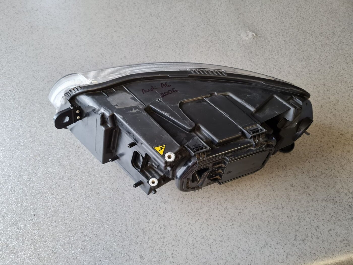 Priekšējais labais lukturis priekš AUDI A6 AVANT 2006 13 Priekšējais labais lukturis priekš AUDI A6 AVANT 2006