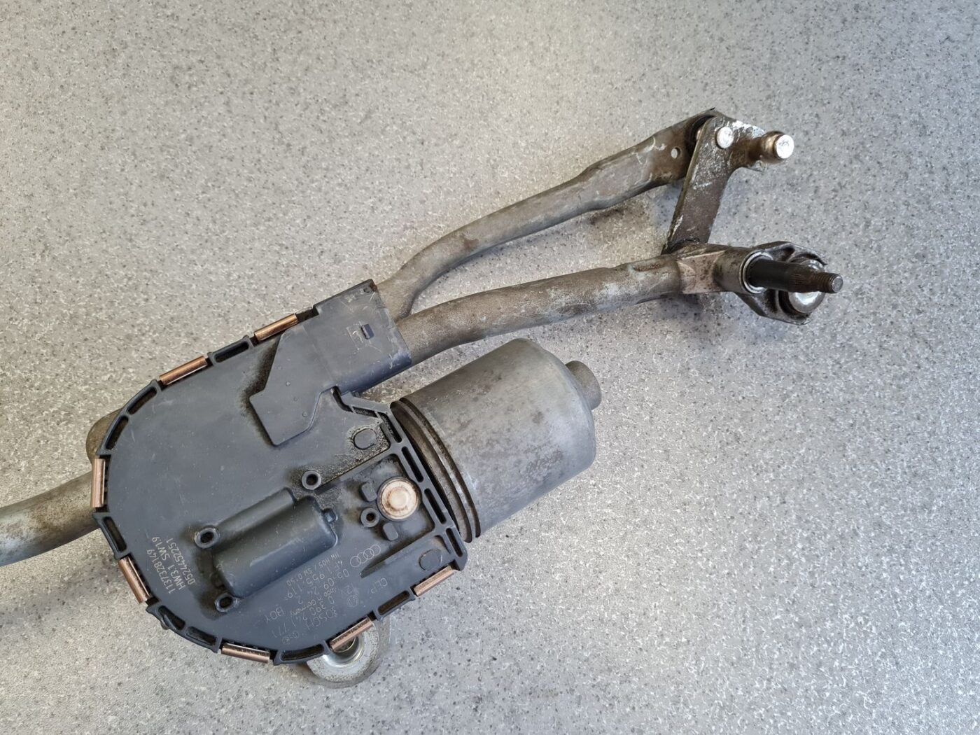 Vējstikla tīrīšanas mehānisms priekš AUDI A6 AVANT 2007 QUATTRO 2 Vējstikla tīrīšanas mehānisms priekš AUDI A6 AVANT 2007 QUATTRO