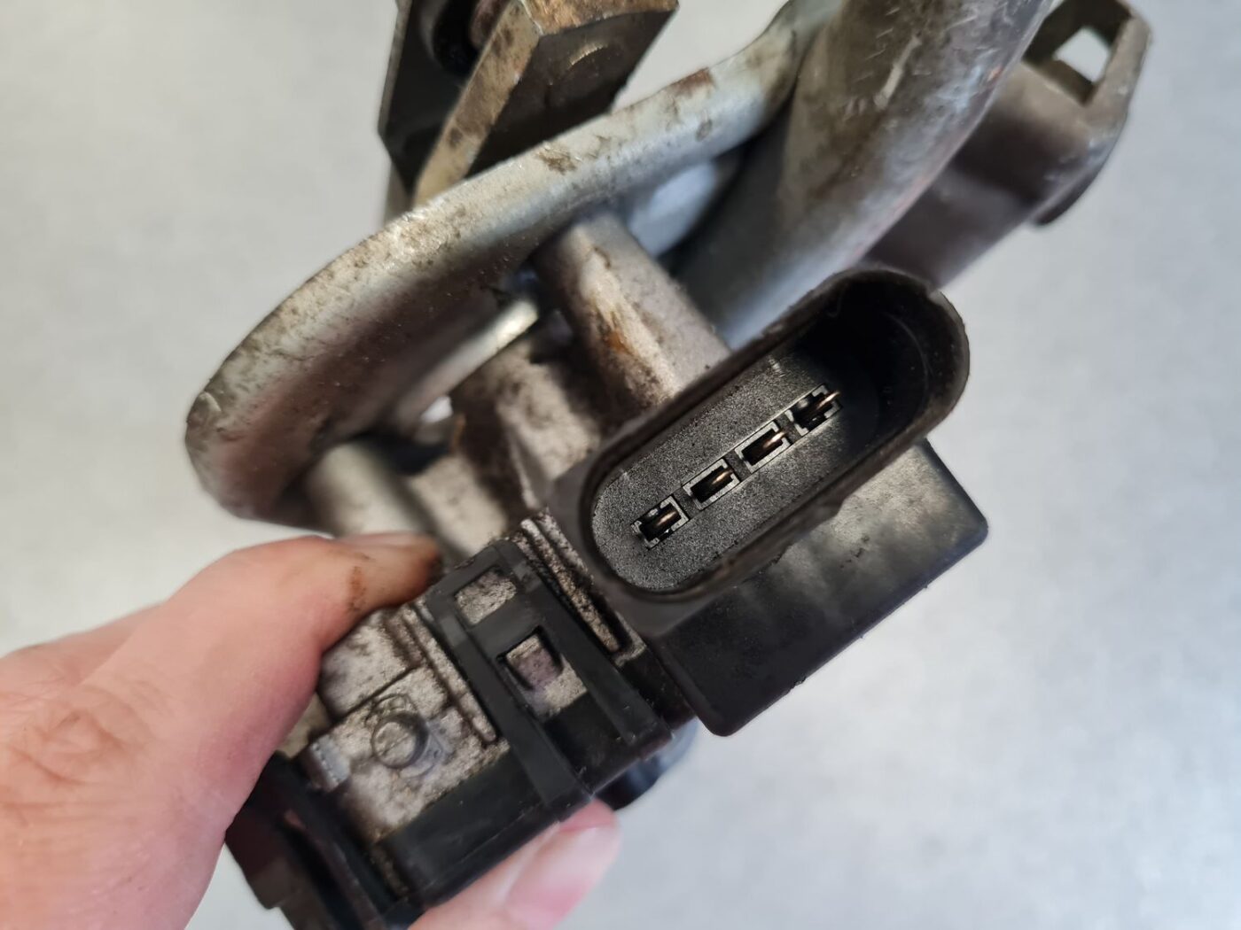 Vējstikla tīrīšanas mehānisms priekš VW PASSAT 2004 UNIVERSAL GREY 6 Vējstikla tīrīšanas mehānisms priekš VW PASSAT 2004 UNIVERSAL GREY