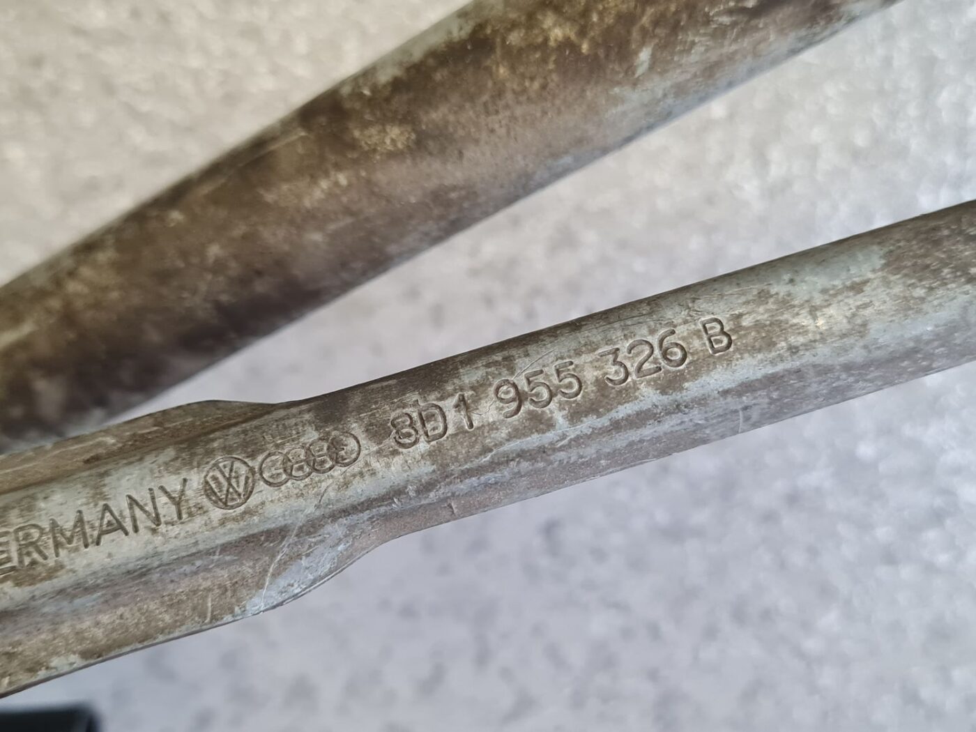 Vējstikla tīrīšanas mehānisms priekš VW PASSAT 2004 UNIVERSAL GREY 4 Vējstikla tīrīšanas mehānisms priekš VW PASSAT 2004 UNIVERSAL GREY