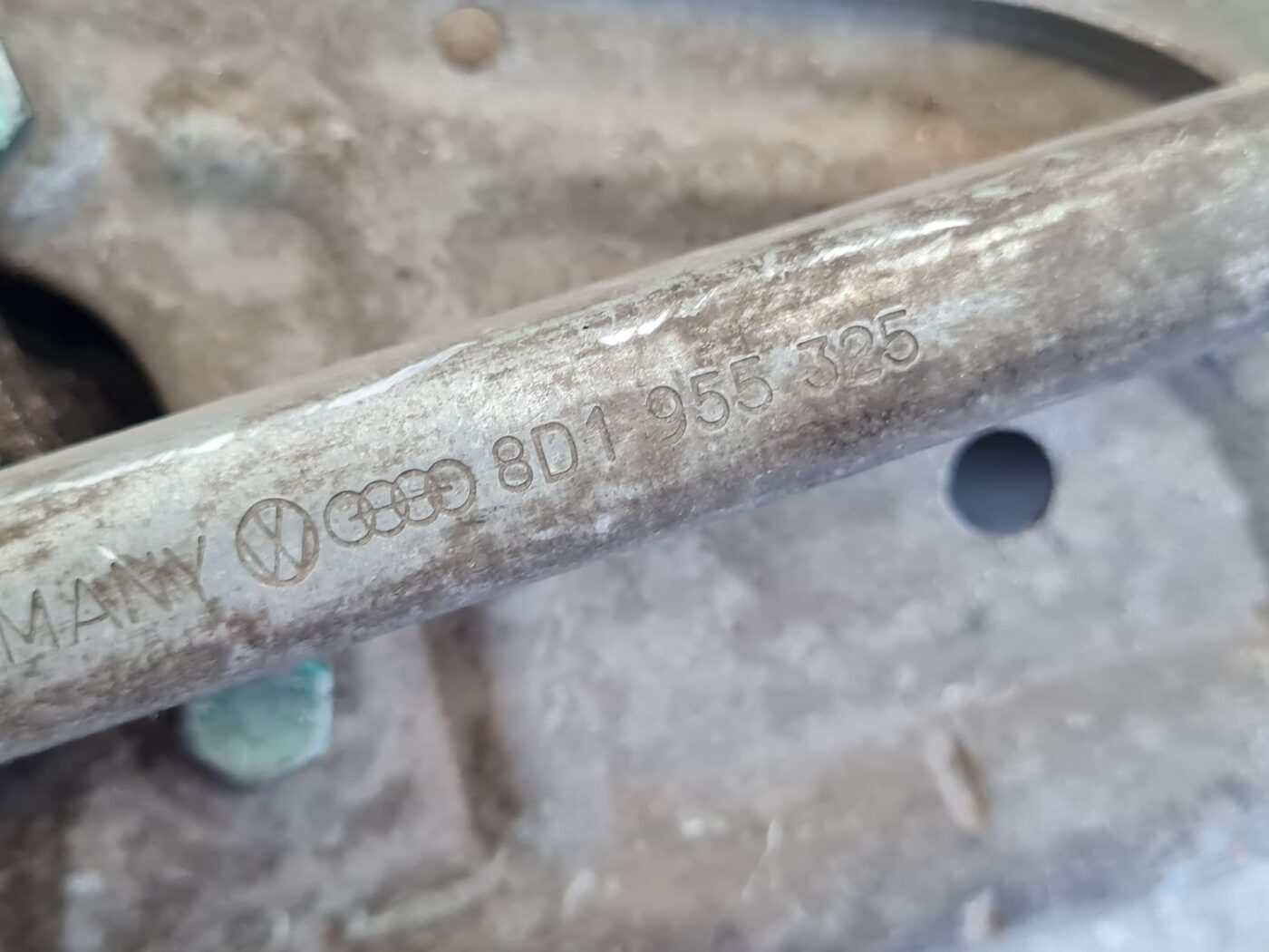 Vējstikla tīrīšanas mehānisms priekš VW PASSAT 2004 UNIVERSAL GREY 3 Vējstikla tīrīšanas mehānisms priekš VW PASSAT 2004 UNIVERSAL GREY