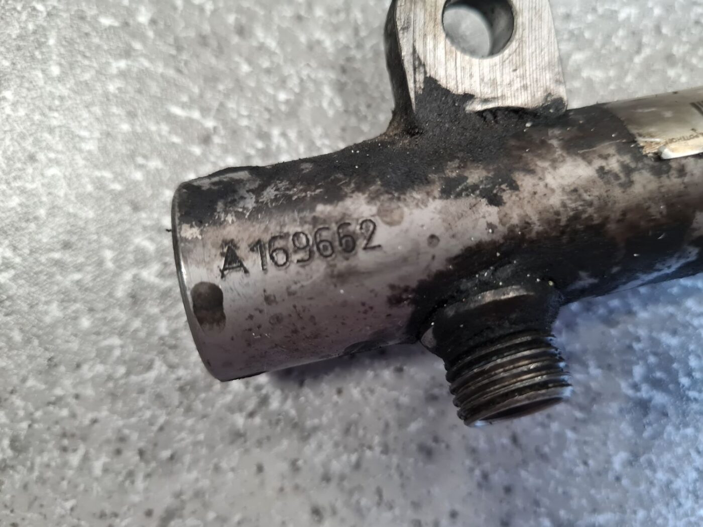 Degvielas sadales caurule priekš VOLVO S40 2004 Grey 8 Degvielas sadales caurule priekš VOLVO S40 2004 Grey