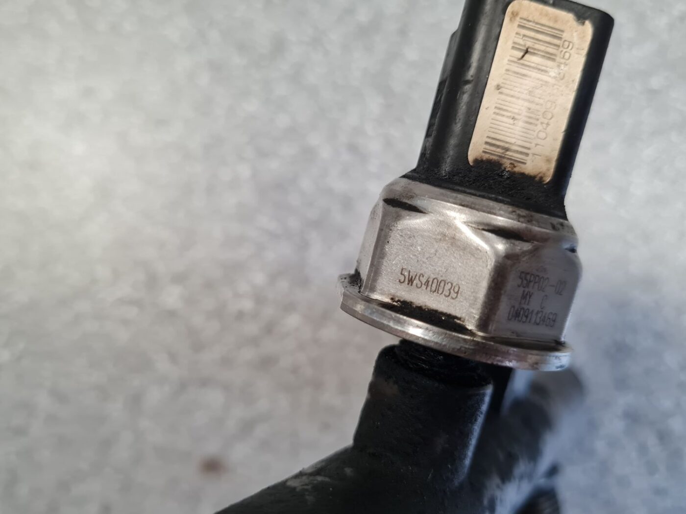 Degvielas sadales caurule priekš VOLVO S40 2004 Grey 3 Degvielas sadales caurule priekš VOLVO S40 2004 Grey