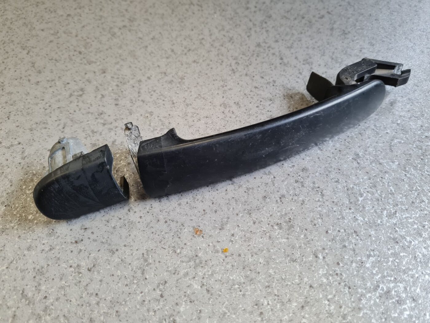 Aizmugurējāis labais durvju rokturis priekš VW GOLF IV 1999 2 Aizmugurējāis labais durvju rokturis priekš VW GOLF IV 1999