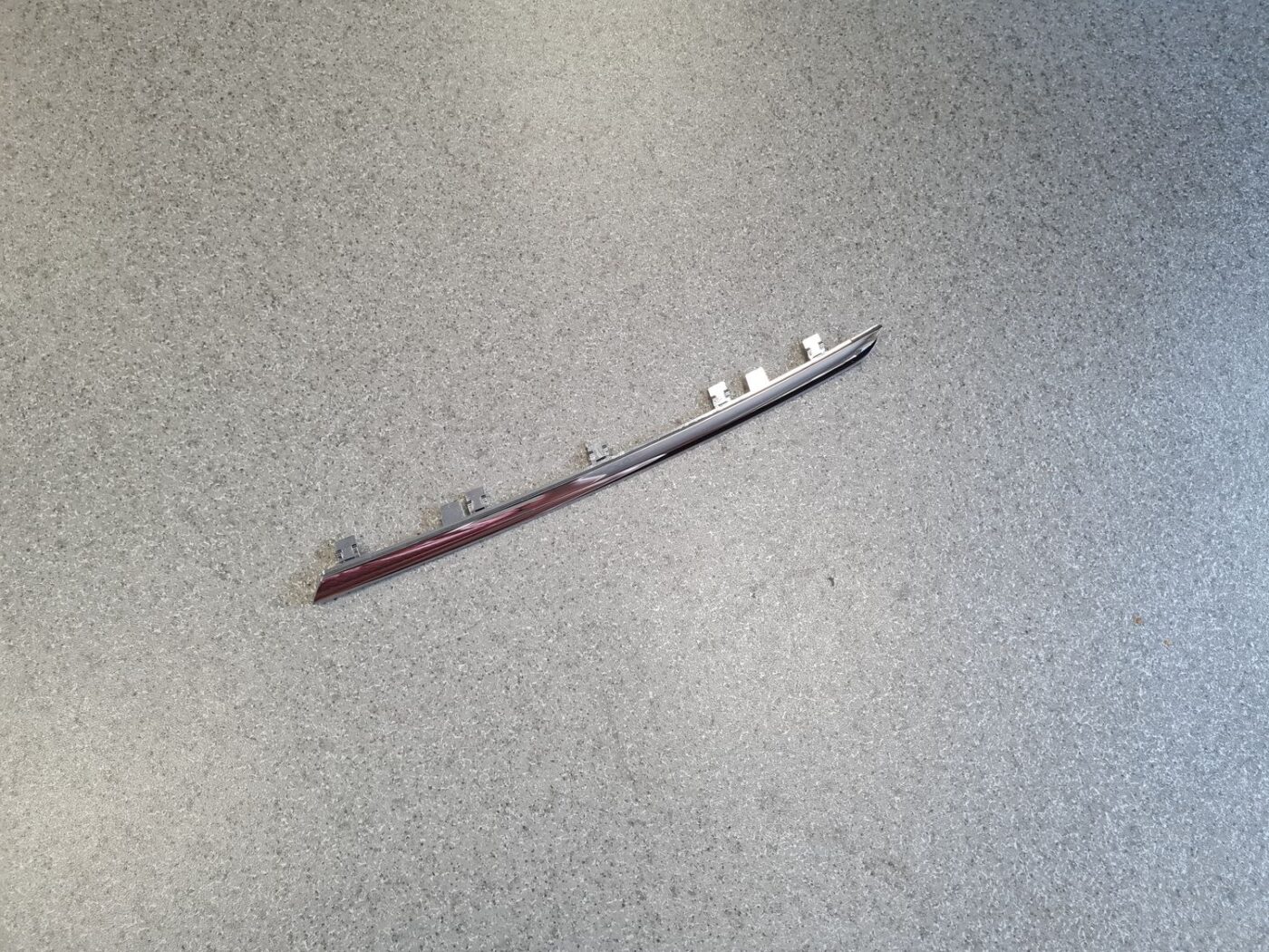 Priekšējā režģa hromēta uzlika priekš VW PASSAT CC 2009 1 Priekšējā režģa hromēta uzlika priekš VW PASSAT CC 2009