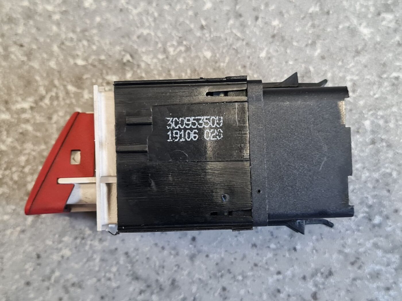 Trauksmes poga priekš VW PASSAT B6 2006 ANGL. UNIVERSAL 2 Trauksmes poga priekš VW PASSAT B6 2006 ANGL. UNIVERSAL