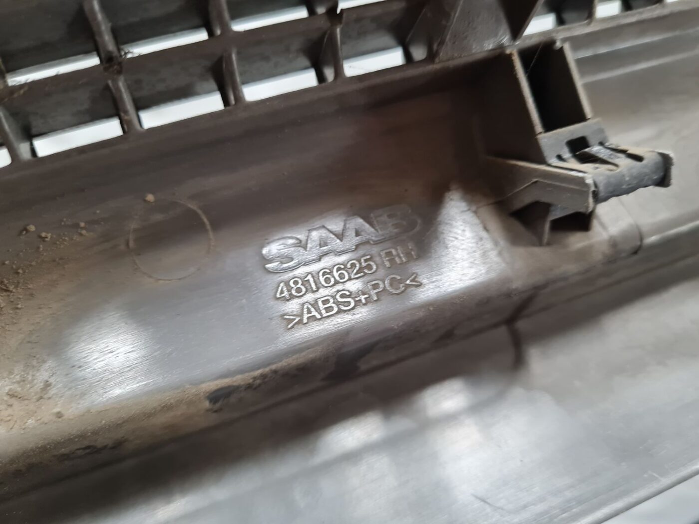 Bagāžnieka žalūziju sliedes priekš SAAB 9-5 1999 3 Bagāžnieka žalūziju sliedes priekš SAAB 9-5 1999