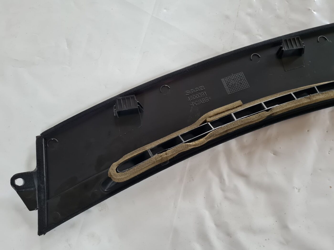 Vējstikla ventilācijas režģis (salonā) priekš SAAB 9-5 1999 6 Vējstikla ventilācijas režģis (salonā) priekš SAAB 9-5 1999