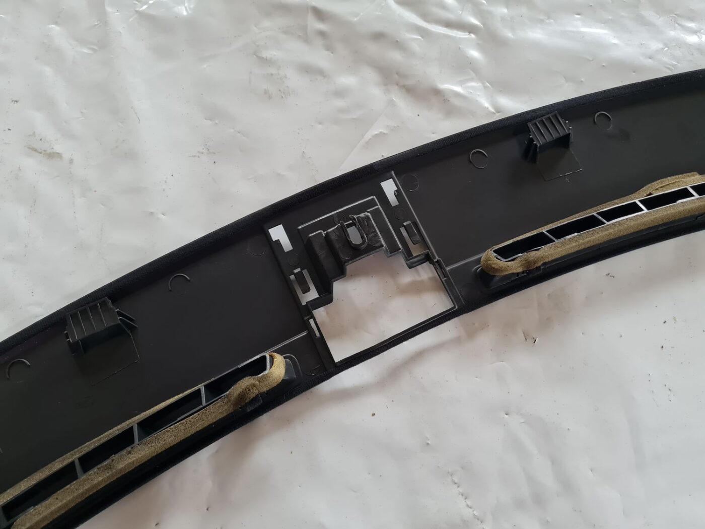 Vējstikla ventilācijas režģis (salonā) priekš SAAB 9-5 1999 5 Vējstikla ventilācijas režģis (salonā) priekš SAAB 9-5 1999