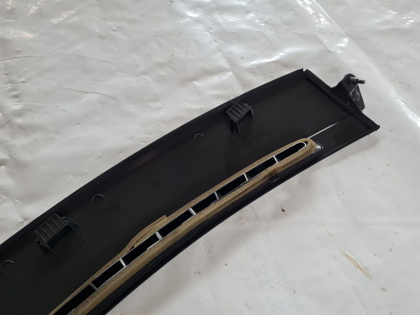 Vējstikla ventilācijas režģis (salonā) priekš SAAB 9-5 1999 4 Vējstikla ventilācijas režģis (salonā) priekš SAAB 9-5 1999