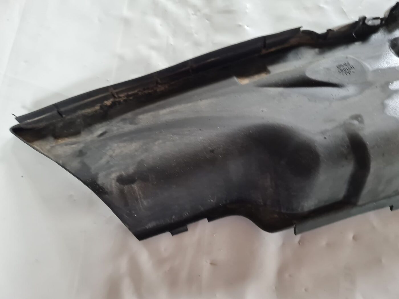 Salona gaisa filtra korpusa vāks priekš SAAB 9-5 1999 5 Salona gaisa filtra korpusa vāks priekš SAAB 9-5 1999