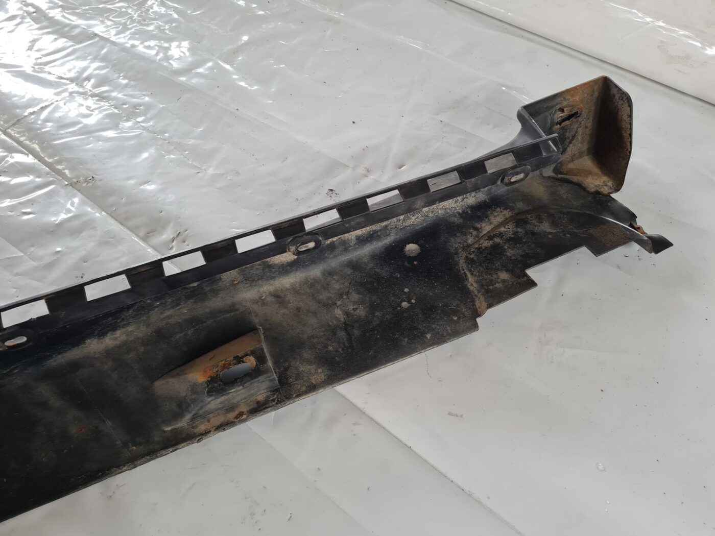 Ārēja sliekšņa kreisa uzlika priekš SAAB 9-5 1999 6 Ārēja sliekšņa kreisa uzlika priekš SAAB 9-5 1999