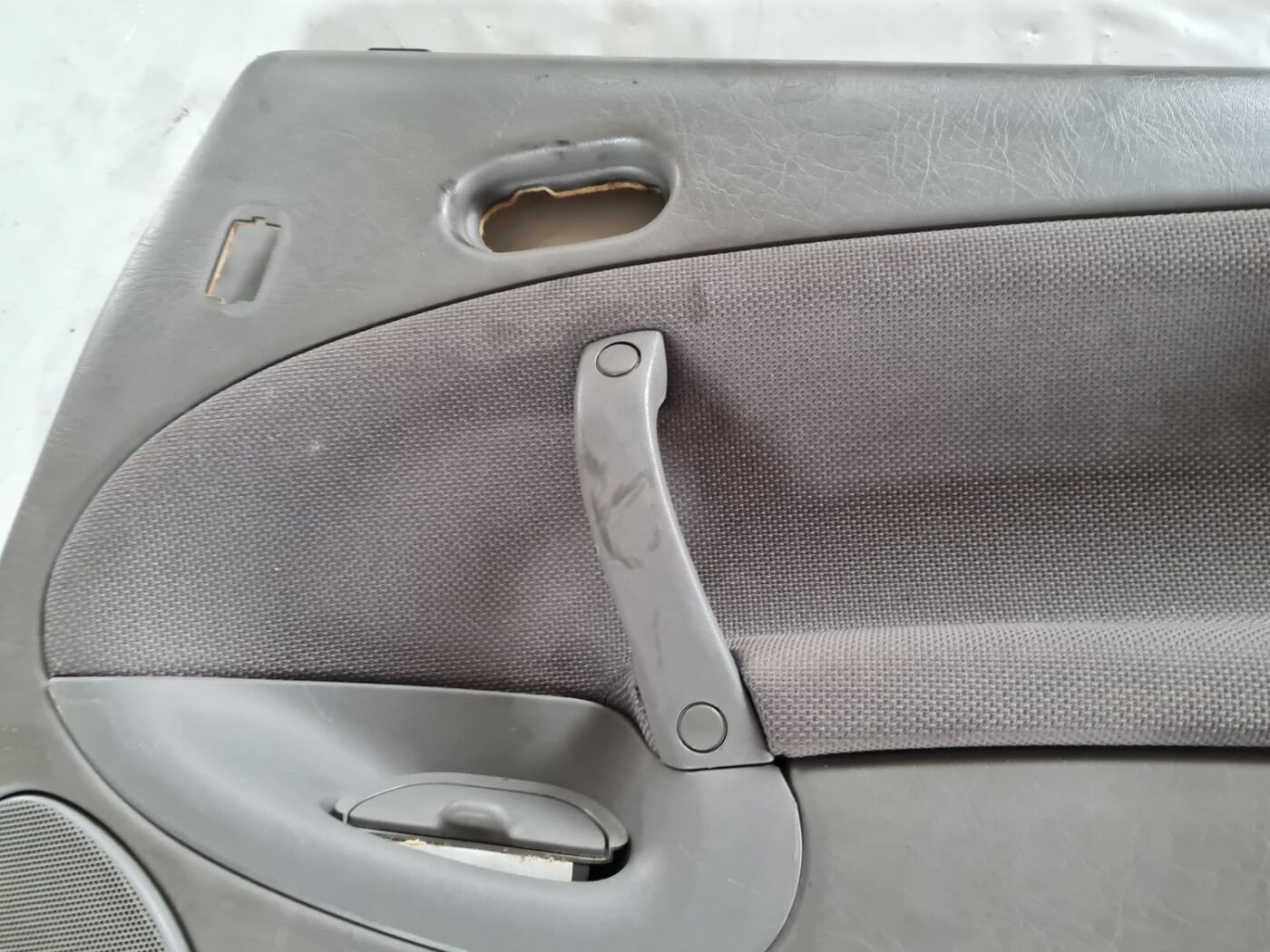 Aizmugurējo labo durvju apdare priekš SAAB 9-5 1999 6 Aizmugurējo labo durvju apdare priekš SAAB 9-5 1999