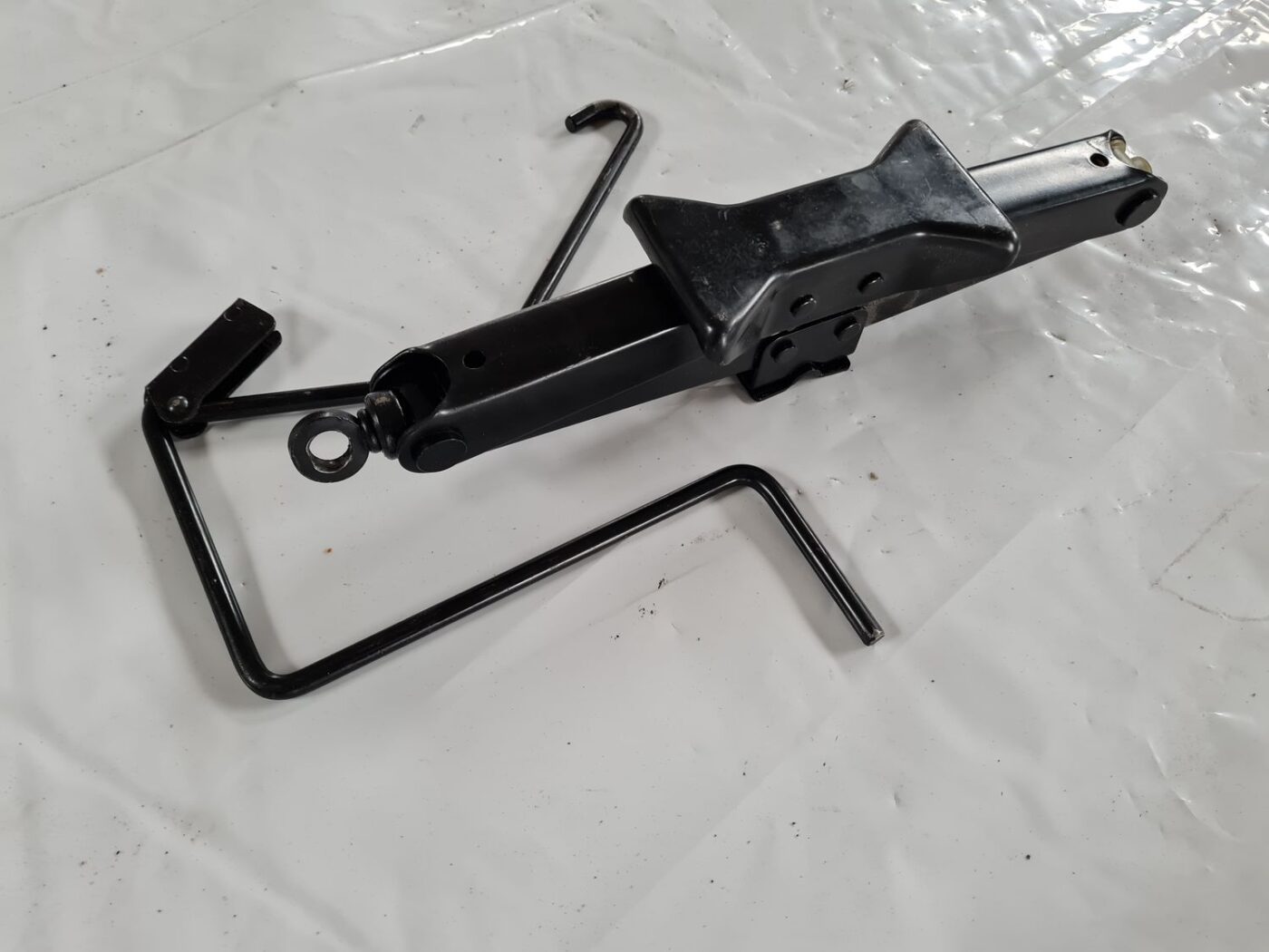 Domkrats priekš SAAB 9-5 1999 2 Domkrats priekš SAAB 9-5 1999