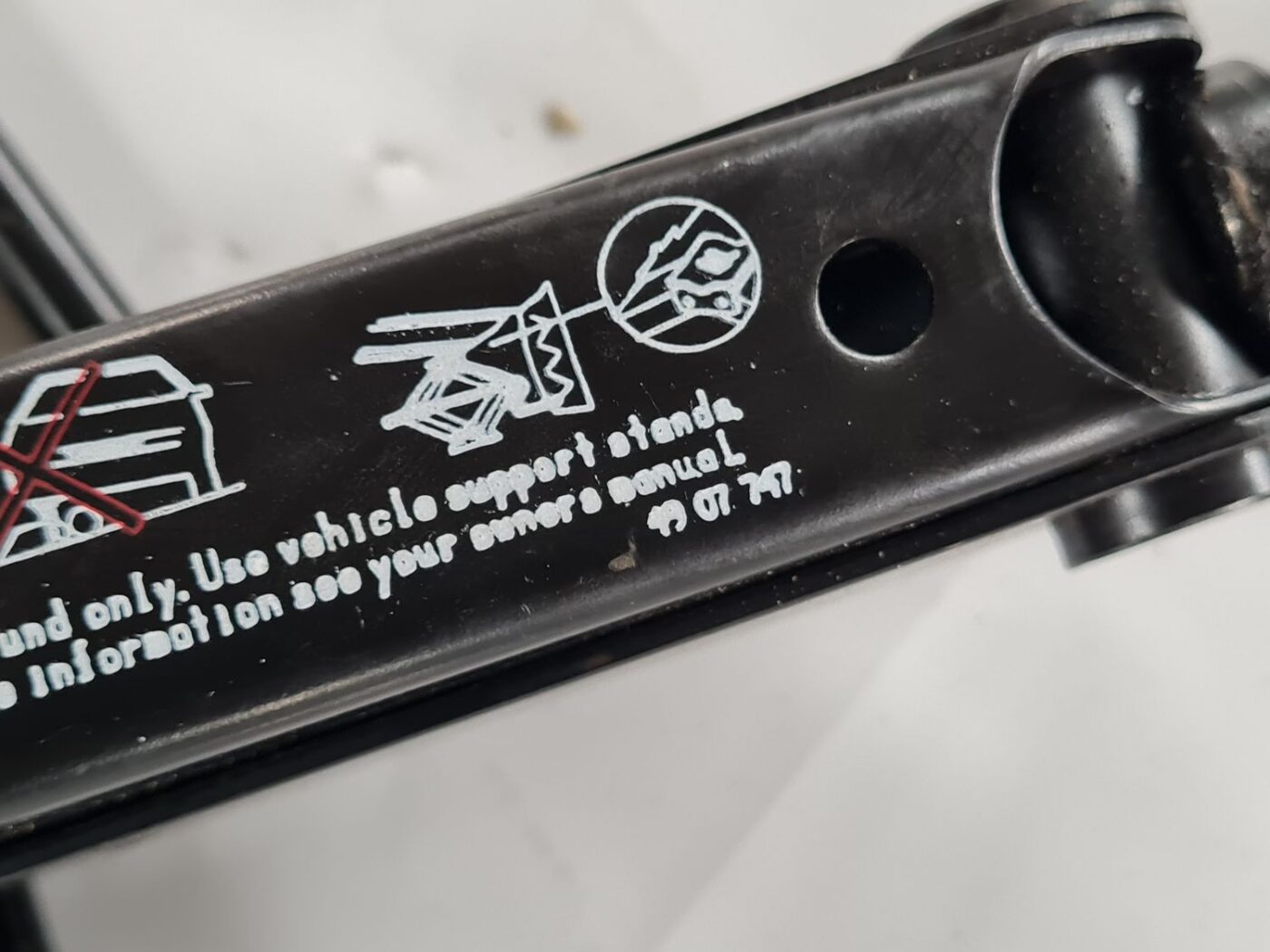 Domkrats priekš SAAB 9-5 1999 4 Domkrats priekš SAAB 9-5 1999