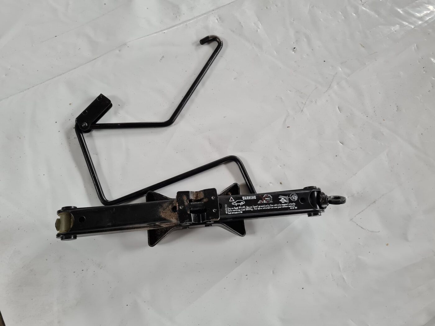 Domkrats priekš SAAB 9-5 1999 3 Domkrats priekš SAAB 9-5 1999