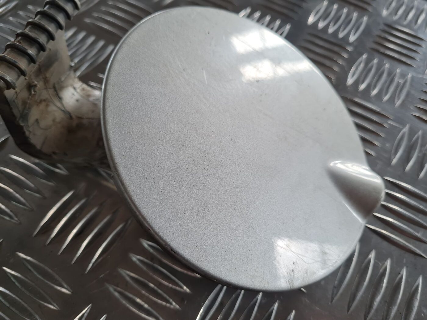 Degvielas tvertnes vāks priekš CHRYSLER VOYAGER 2006 2 Degvielas tvertnes vāks priekš CHRYSLER VOYAGER 2006