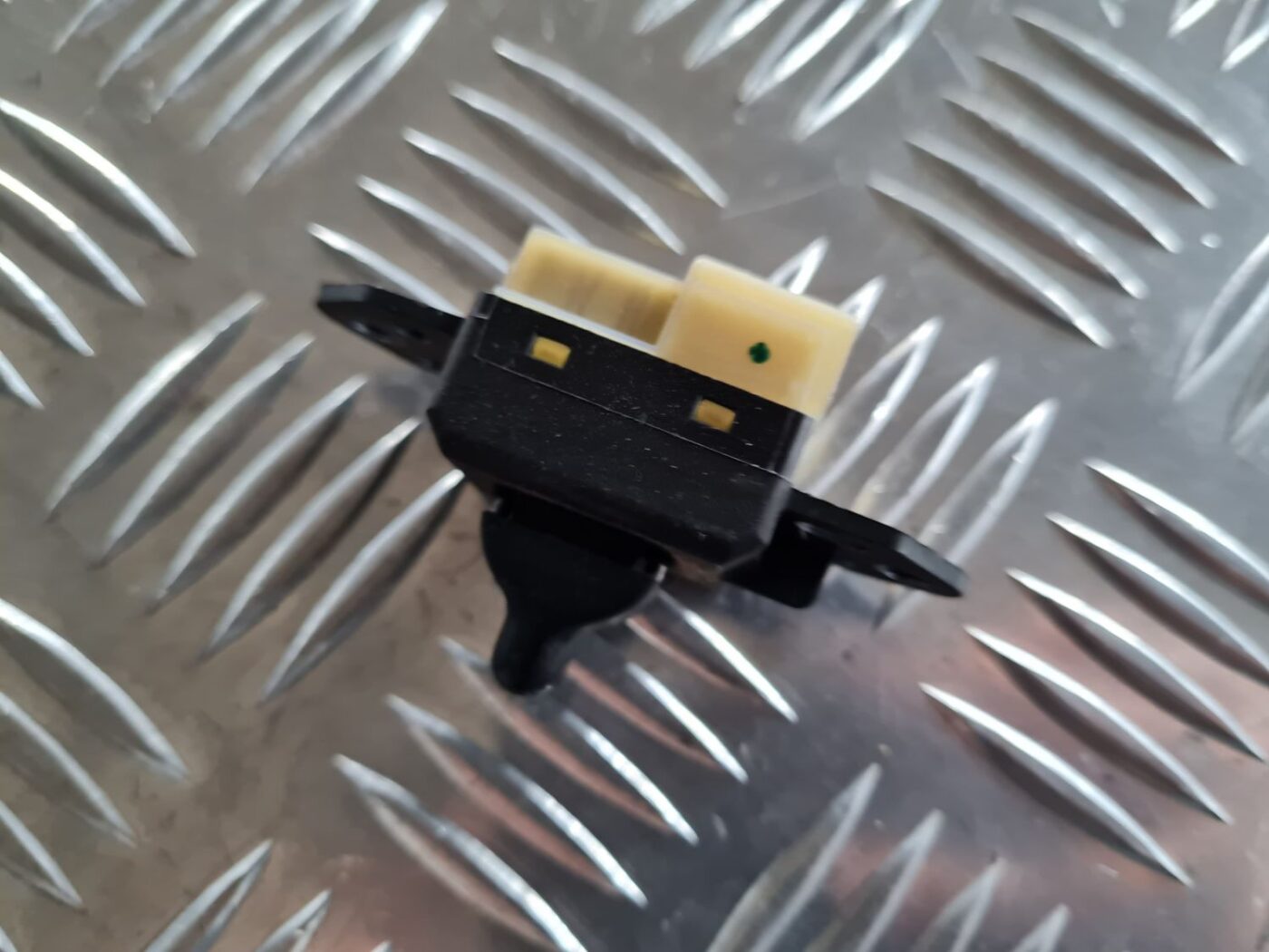 Stikla pacelšanas poga priekš CHRYSLER VOYAGER 2006 2 Stikla pacelšanas poga priekš CHRYSLER VOYAGER 2006