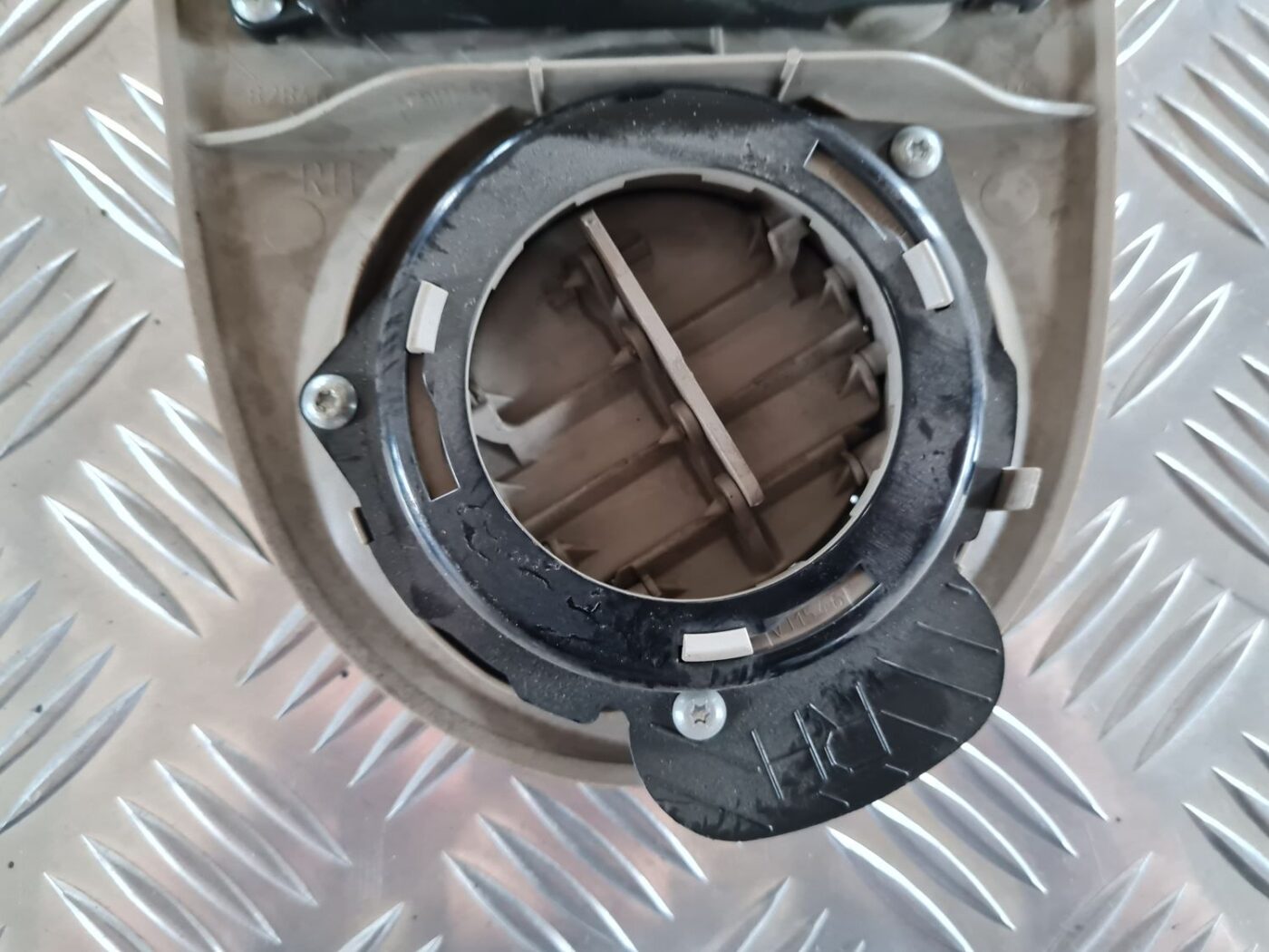 Aizmugurējo sēdvietu apgaismojums priekš CHRYSLER VOYAGER 2006 3 Aizmugurējo sēdvietu apgaismojums priekš CHRYSLER VOYAGER 2006