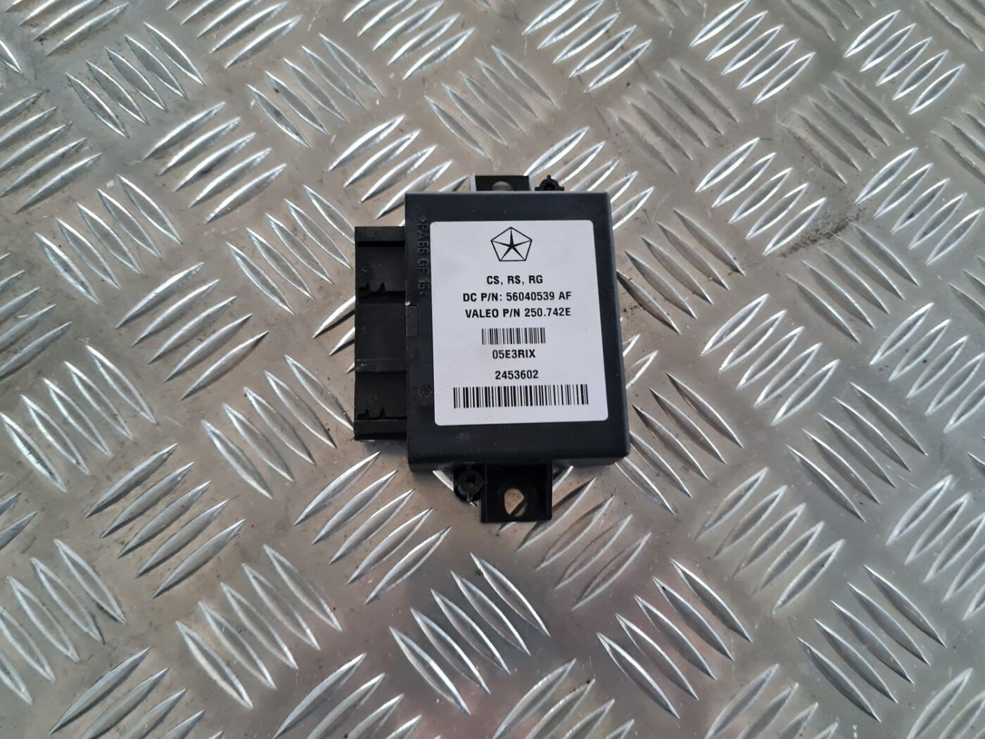 Parkošanās devēju vadības bloks priekš CHRYSLER VOYAGER 2006 1 Parkošanās devēju vadības bloks priekš CHRYSLER VOYAGER 2006