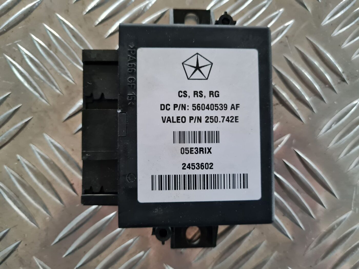 Parkošanās devēju vadības bloks priekš CHRYSLER VOYAGER 2006 2 Parkošanās devēju vadības bloks priekš CHRYSLER VOYAGER 2006