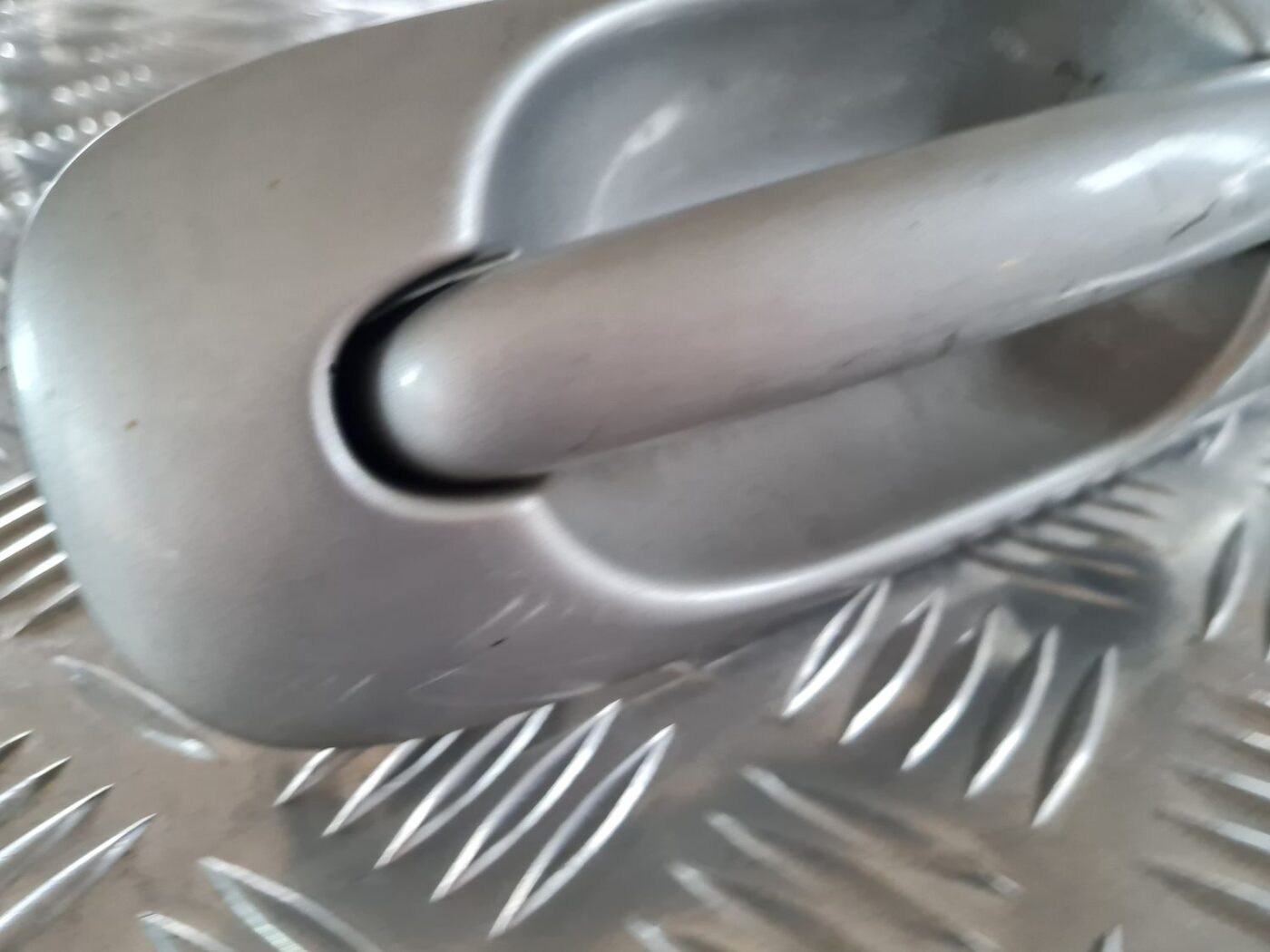 Aizmugurējāis labais durvju rokturis priekš CHRYSLER VOYAGER 2006 2 Aizmugurējāis labais durvju rokturis priekš CHRYSLER VOYAGER 2006