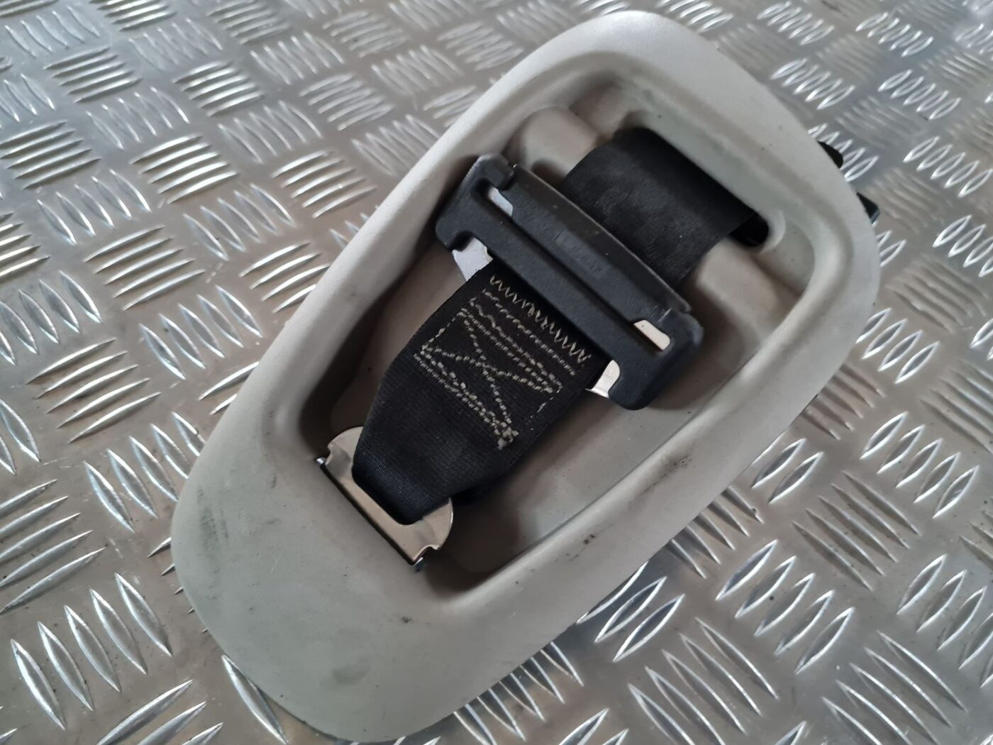 Aizmugurējā vidēja drošības josta priekš CHRYSLER VOYAGER 2006 2 Aizmugurējā vidēja drošības josta priekš CHRYSLER VOYAGER 2006