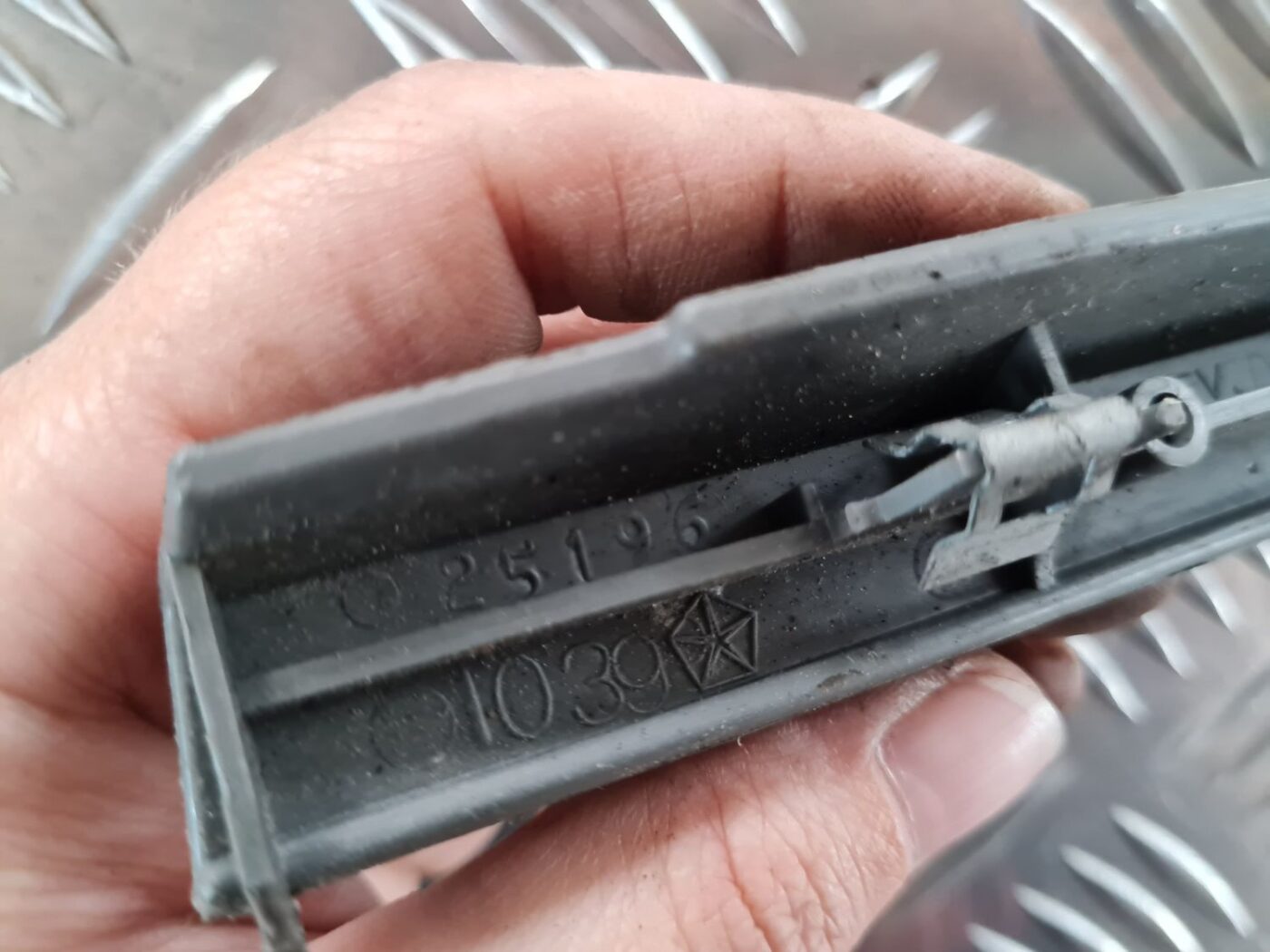 Salona apdares uzlika priekš CHRYSLER VOYAGER 2006 3 Salona apdares uzlika priekš CHRYSLER VOYAGER 2006