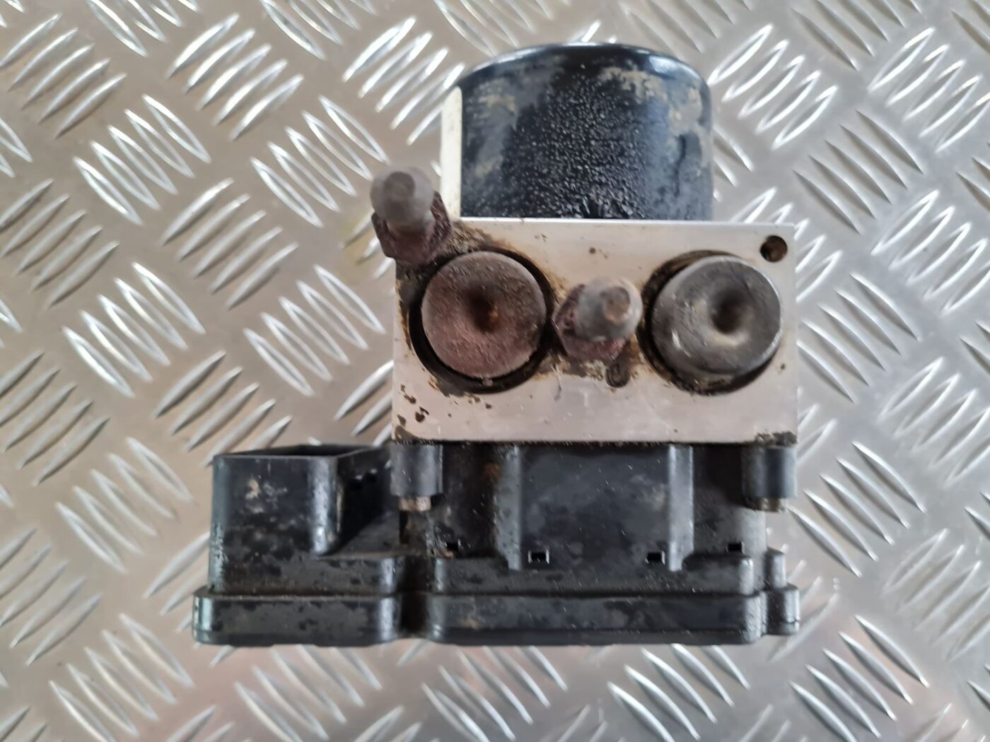 ABS bloks priekš CHRYSLER VOYAGER 2006 9 ABS bloks priekš CHRYSLER VOYAGER 2006