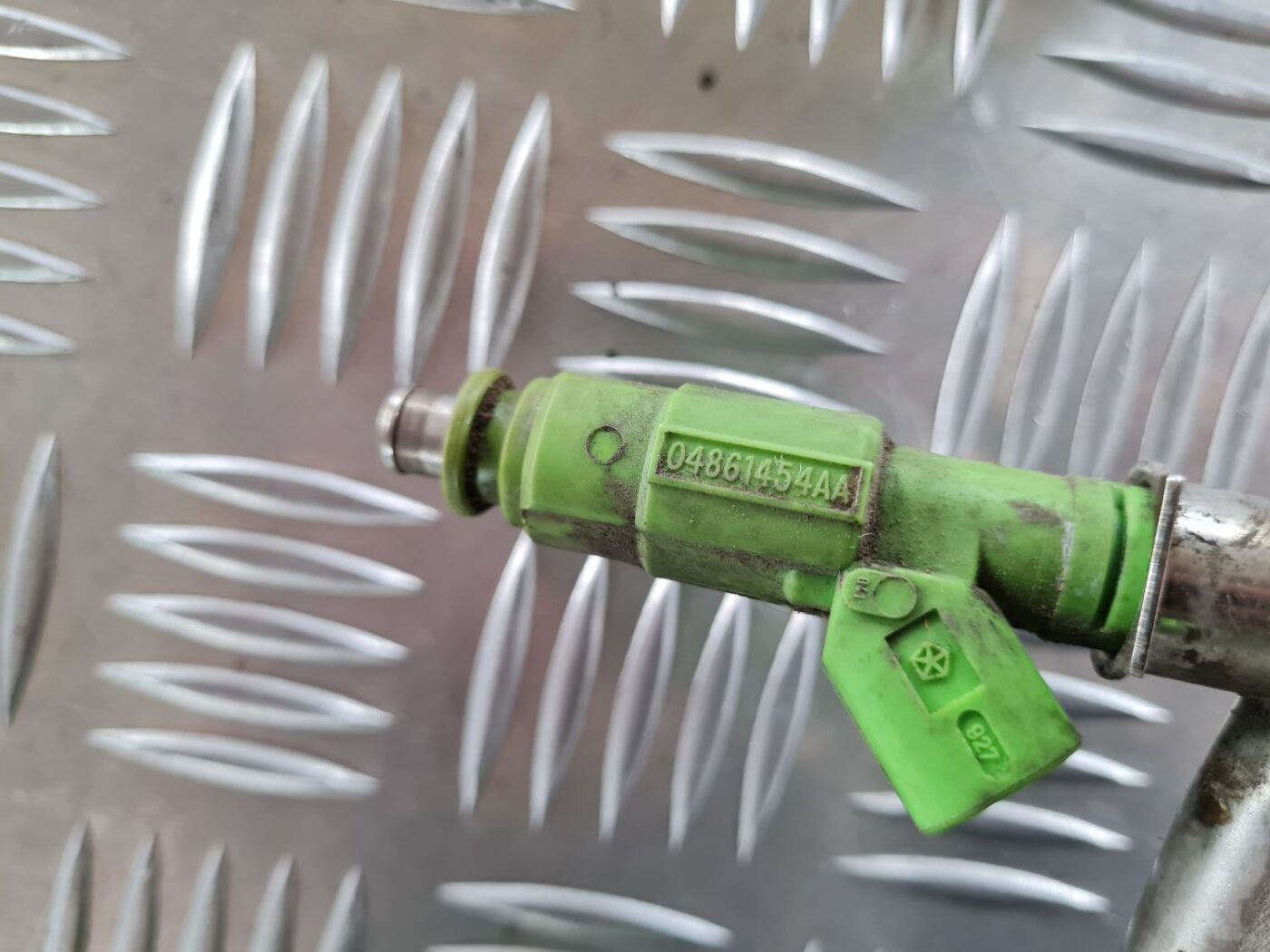 Degvielas sadales caurule priekš CHRYSLER VOYAGER 2006 5 Degvielas sadales caurule priekš CHRYSLER VOYAGER 2006